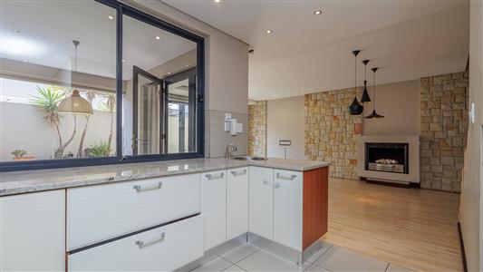 False - Townhouse For Sale in Illovo, Sandton, Gauteng - M125337
