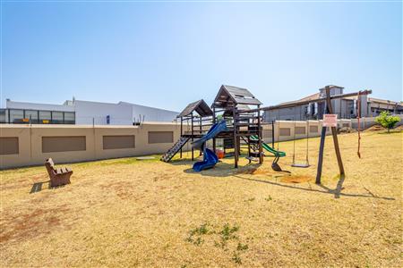 False - Townhouse For Sale in Oriel, Bedfordview, Gauteng - M125361