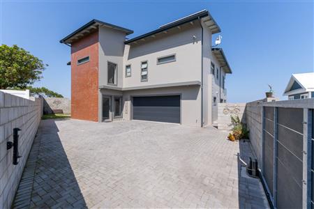 False - House Unavailable in Pienaarstrand, Groot Brakrivier, Western Cape - M125383
