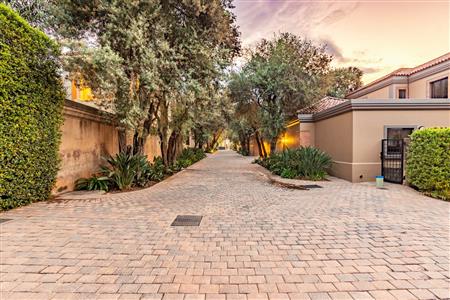 False - House For Sale in Bedfordview, Gauteng - M125394