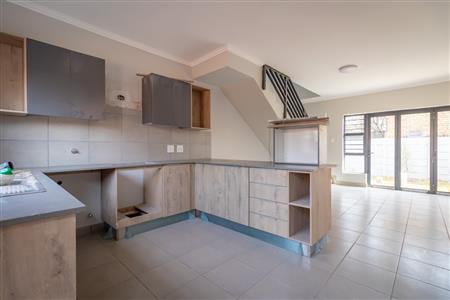 False - Townhouse For Sale in Lyttelton Manor, Centurion, Gauteng - M125395