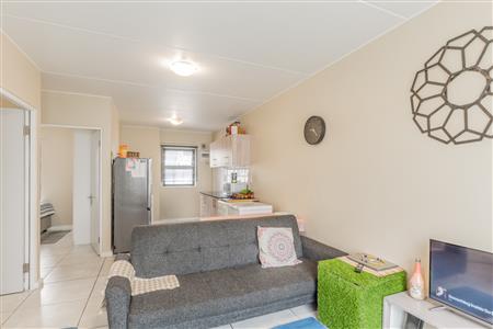False - Apartment Sold in Aan de Wijnlanden, Stellenbosch, Western Cape - M125414