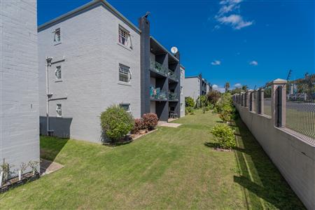 False - Apartment For Sale in Vredekloof East, Brackenfell, Western Cape - M125481