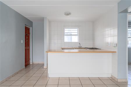 False - Apartment For Sale in Vredekloof East, Brackenfell, Western Cape - M125481