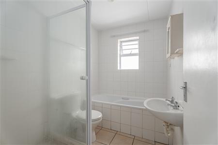 False - Apartment For Sale in Vredekloof East, Brackenfell, Western Cape - M125481