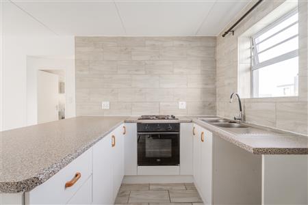 False - Apartment For Sale in Vredekloof East, Brackenfell, Western Cape - M125481