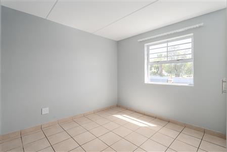 False - Apartment For Sale in Vredekloof East, Brackenfell, Western Cape - M125481