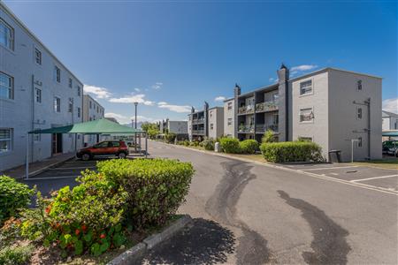 False - Apartment For Sale in Vredekloof East, Brackenfell, Western Cape - M125481