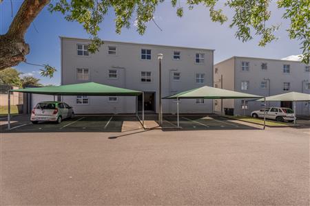 False - Apartment For Sale in Vredekloof East, Brackenfell, Western Cape - M125481