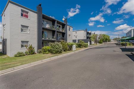 False - Apartment For Sale in Vredekloof East, Brackenfell, Western Cape - M125481