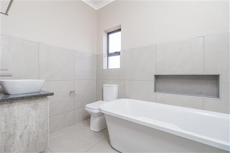 False - House For Sale in Hexrivier Lifestyle Estate, Waterkloof AH, Rustenburg, North West - M125470