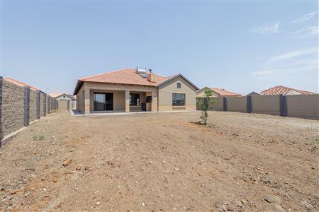 False - House For Sale in Hexrivier Lifestyle Estate, Waterkloof AH, Rustenburg, North West - M125473