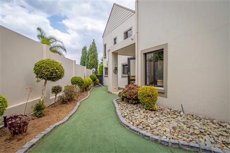 False - House For Sale in Fourways, Sandton, Gauteng - M125078