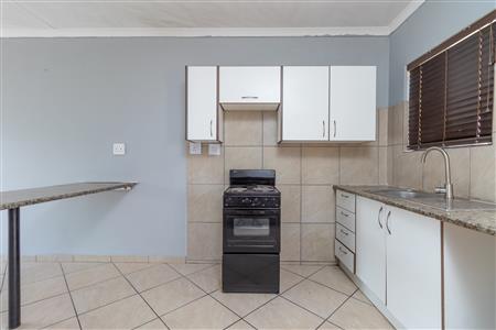 False - Apartment For Sale in Witpoortjie, Roodepoort, Gauteng - M125567