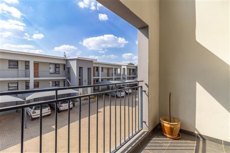 False - Apartment For Sale in Witpoortjie, Roodepoort, Gauteng - M125567