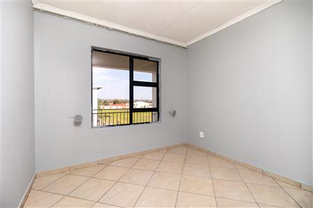 False - Apartment For Sale in Witpoortjie, Roodepoort, Gauteng - M125567