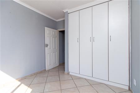 False - Apartment For Sale in Witpoortjie, Roodepoort, Gauteng - M125567