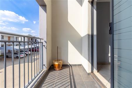 False - Apartment For Sale in Witpoortjie, Roodepoort, Gauteng - M125567