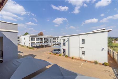 False - Apartment For Sale in Witpoortjie, Roodepoort, Gauteng - M125567