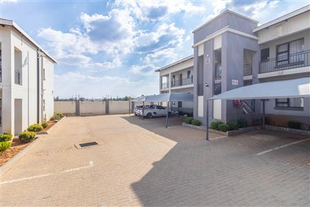 False - Apartment For Sale in Witpoortjie, Roodepoort, Gauteng - M125567