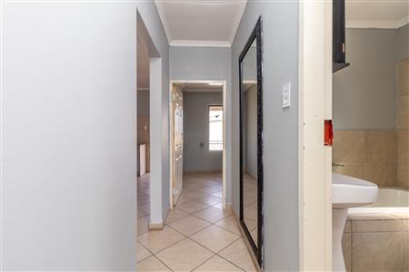 False - Apartment For Sale in Witpoortjie, Roodepoort, Gauteng - M125567