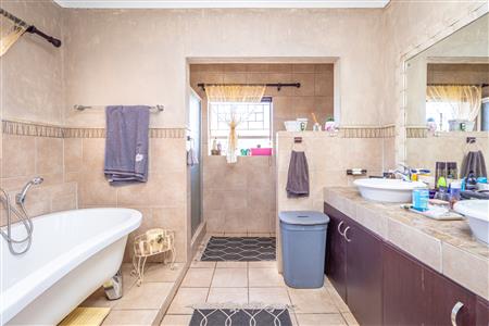 False - House under offer in Lyttelton Manor, Centurion - M125558
