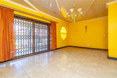 False - House For Sale in Geelhoutpark, Rustenburg, North West - M125596