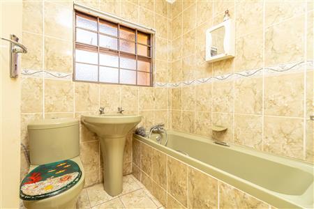 False - House For Sale in Geelhoutpark, Rustenburg, North West - M125596