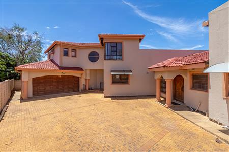 False - House For Sale in Geelhoutpark, Rustenburg, North West - M125596