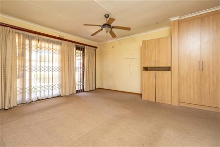 False - House For Sale in Geelhoutpark, Rustenburg, North West - M125596