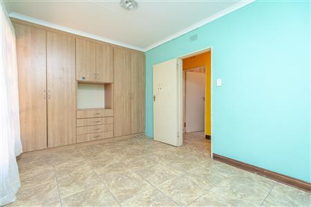 False - House For Sale in Geelhoutpark, Rustenburg, North West - M125596