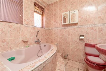 False - House For Sale in Geelhoutpark, Rustenburg, North West - M125596
