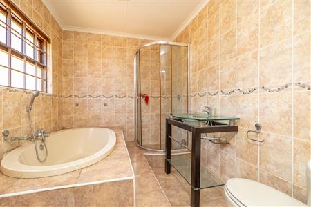 False - House For Sale in Geelhoutpark, Rustenburg, North West - M125596