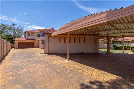 False - House For Sale in Geelhoutpark, Rustenburg, North West - M125596