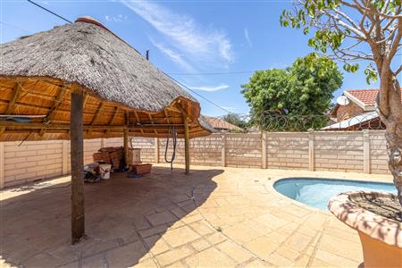 False - House For Sale in Geelhoutpark, Rustenburg, North West - M125596