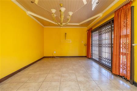 False - House For Sale in Geelhoutpark, Rustenburg, North West - M125596