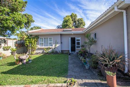 False - Townhouse For Sale in Cambridge, East London, Eastern Cape - M125589