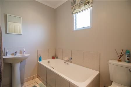 False - Townhouse For Sale in Cambridge, East London, Eastern Cape - M125589