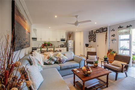 False - Townhouse For Sale in Cambridge, East London, Eastern Cape - M125589