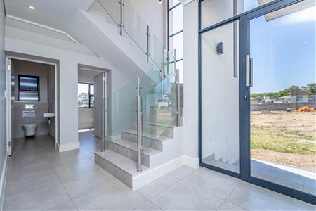 House For Sale in Fourways Gardens, Sandton, Gauteng - M125664