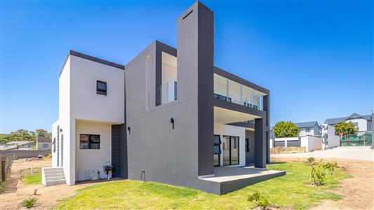 House For Sale in Fourways Gardens, Sandton, Gauteng - M125664