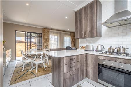 False - Apartment For Sale in Homes Haven, Krugersdorp, Gauteng - M119814