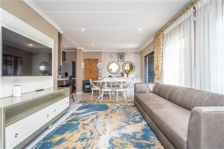False - Apartment For Sale in Homes Haven, Krugersdorp, Gauteng - M119814