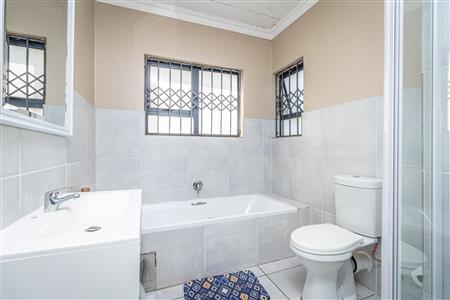 False - Apartment For Sale in Homes Haven, Krugersdorp, Gauteng - M119814
