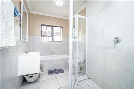 False - Apartment For Sale in Homes Haven, Krugersdorp, Gauteng - M119814