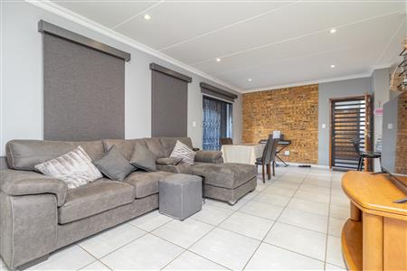 False - Apartment For Sale in Homes Haven, Krugersdorp, Gauteng - M125693
