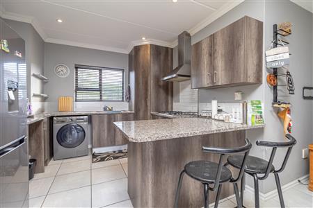 False - Apartment For Sale in Homes Haven, Krugersdorp, Gauteng - M125693