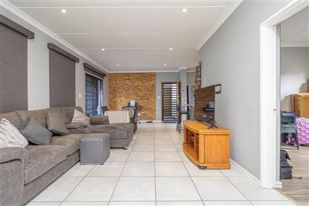 False - Apartment For Sale in Homes Haven, Krugersdorp, Gauteng - M125693
