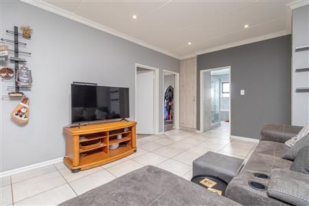 False - Apartment For Sale in Homes Haven, Krugersdorp, Gauteng - M125693