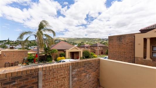 Townhouse sold in Loevenstein, Bellville - M125694